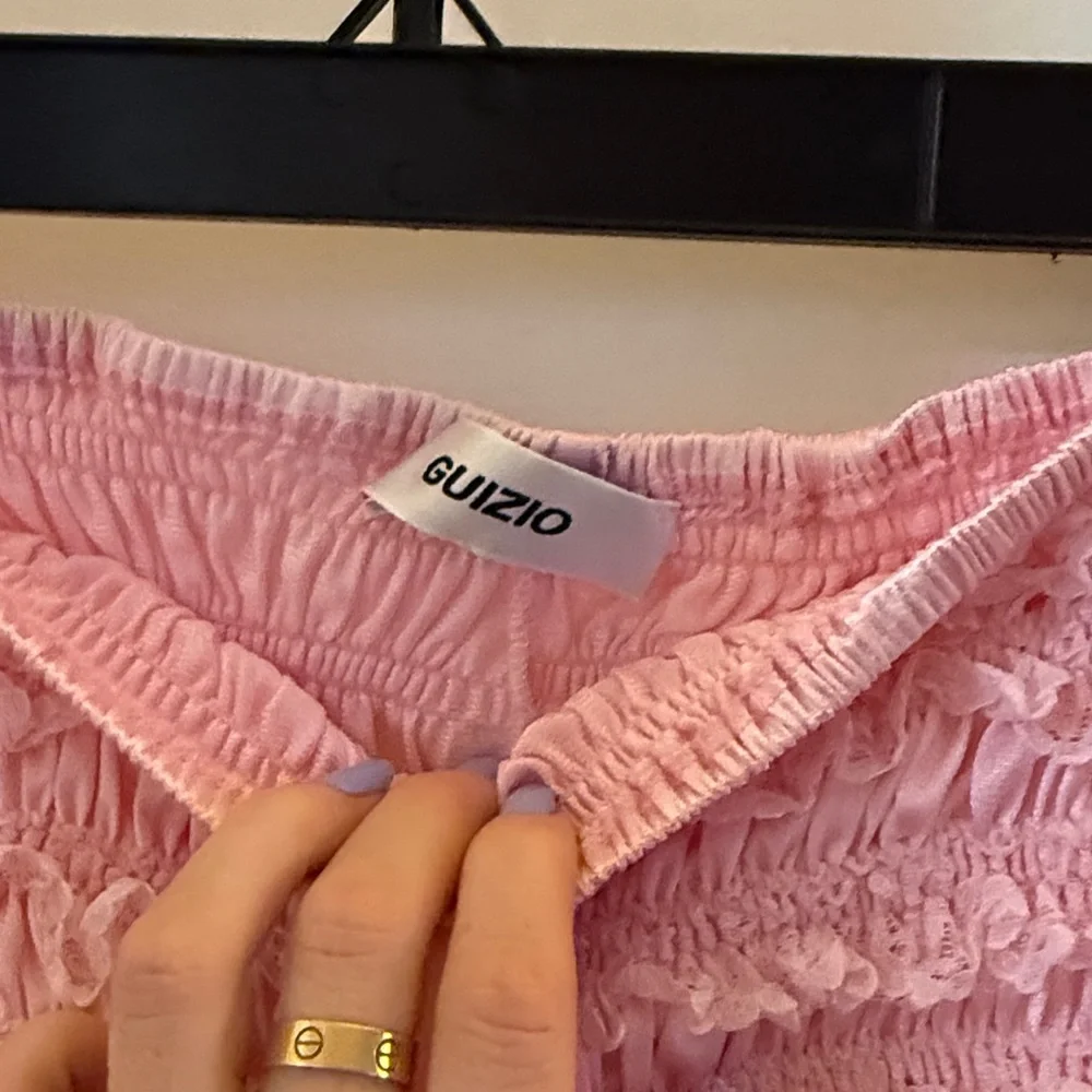 Guizio pink ruffle hot shorts - Picture 3 of 4